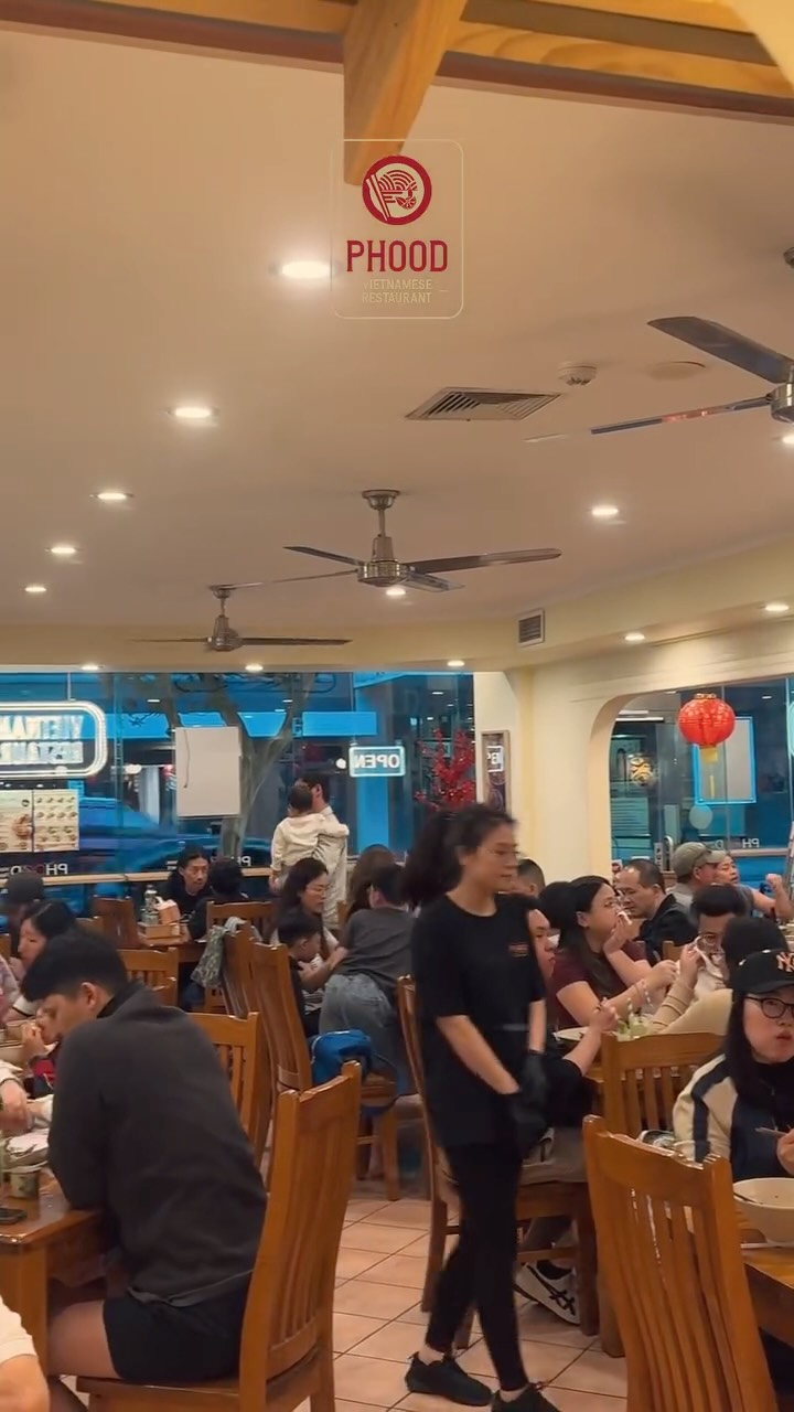 Full tables, happy hearts, and the sound of sizzling pans - that’s how our weekends feel at Phood. Thanks for sharing th...